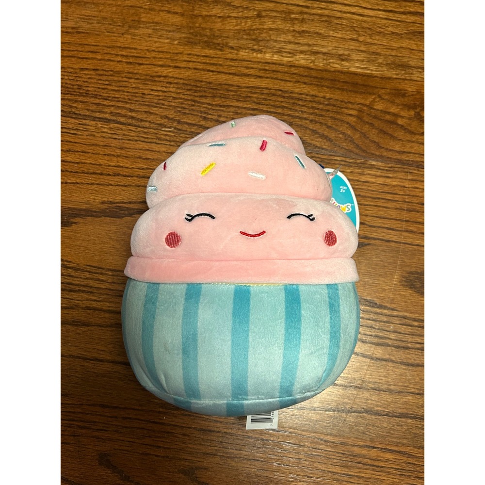 Squishmallows 7.5 Inch Diedre the Cupcake Pink Blue Food Plush NWT 2021 Kellytoy